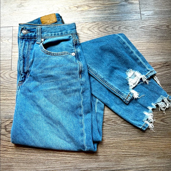 American Eagle Outfitters Denim - American Eagle Mom Jeans Women's Distressed Relaxed Jeans Medium Wash Size 2